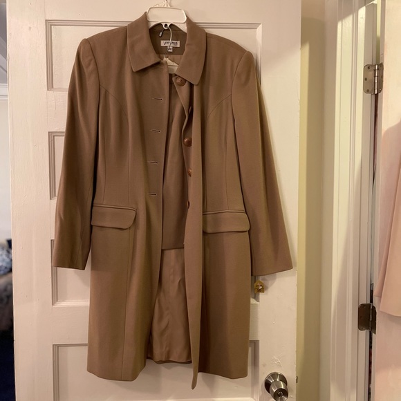 Vantana Skirt Suit - Picture 5 of 5